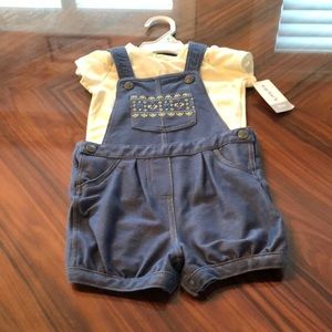 One piece Carter’s girls soft outfit size 18 months